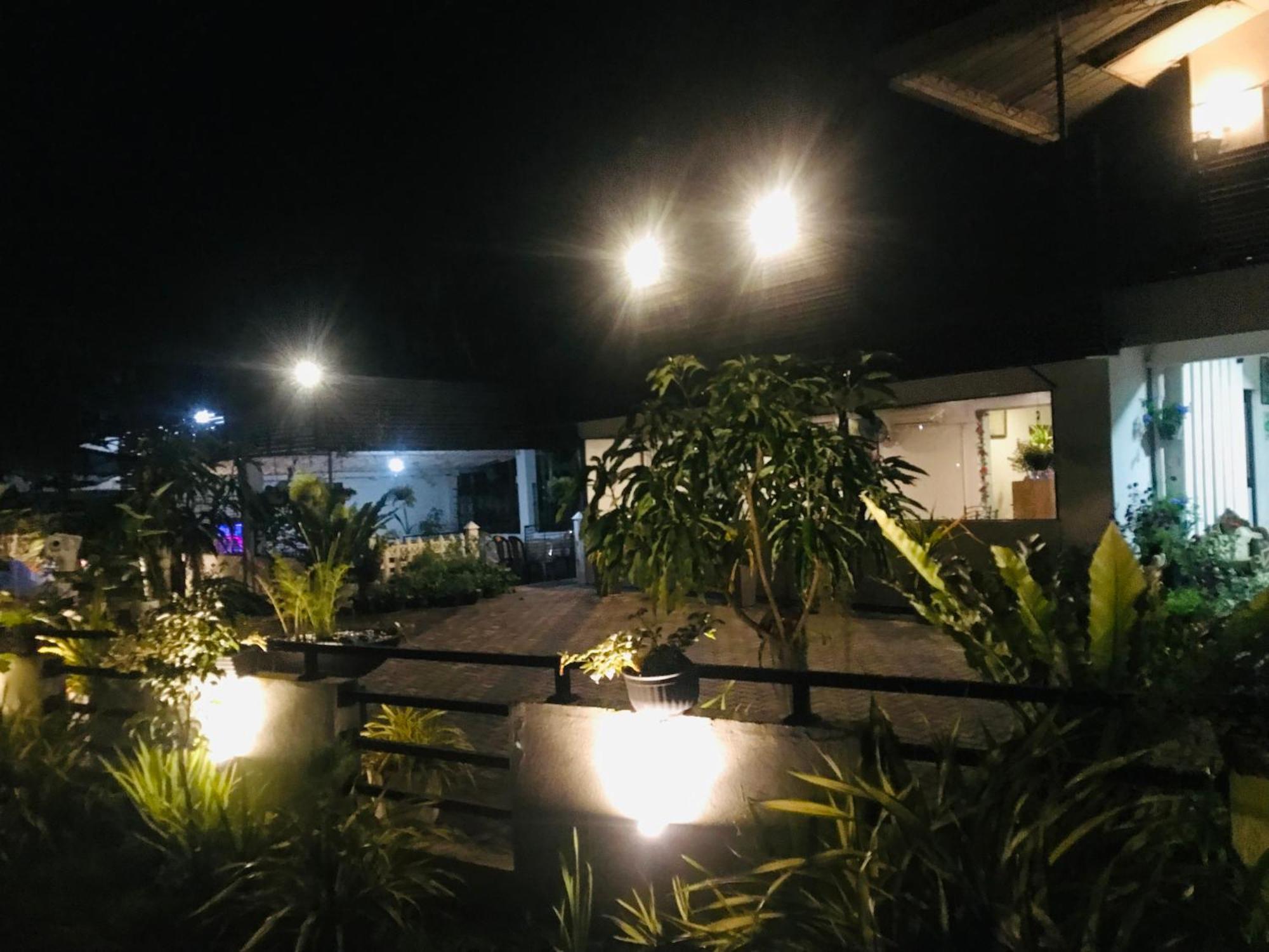 Pinidiya Resort Anurâdhapura Extérieur photo