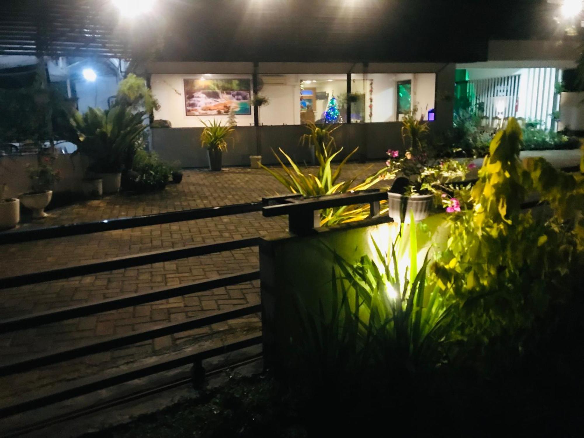 Pinidiya Resort Anurâdhapura Extérieur photo