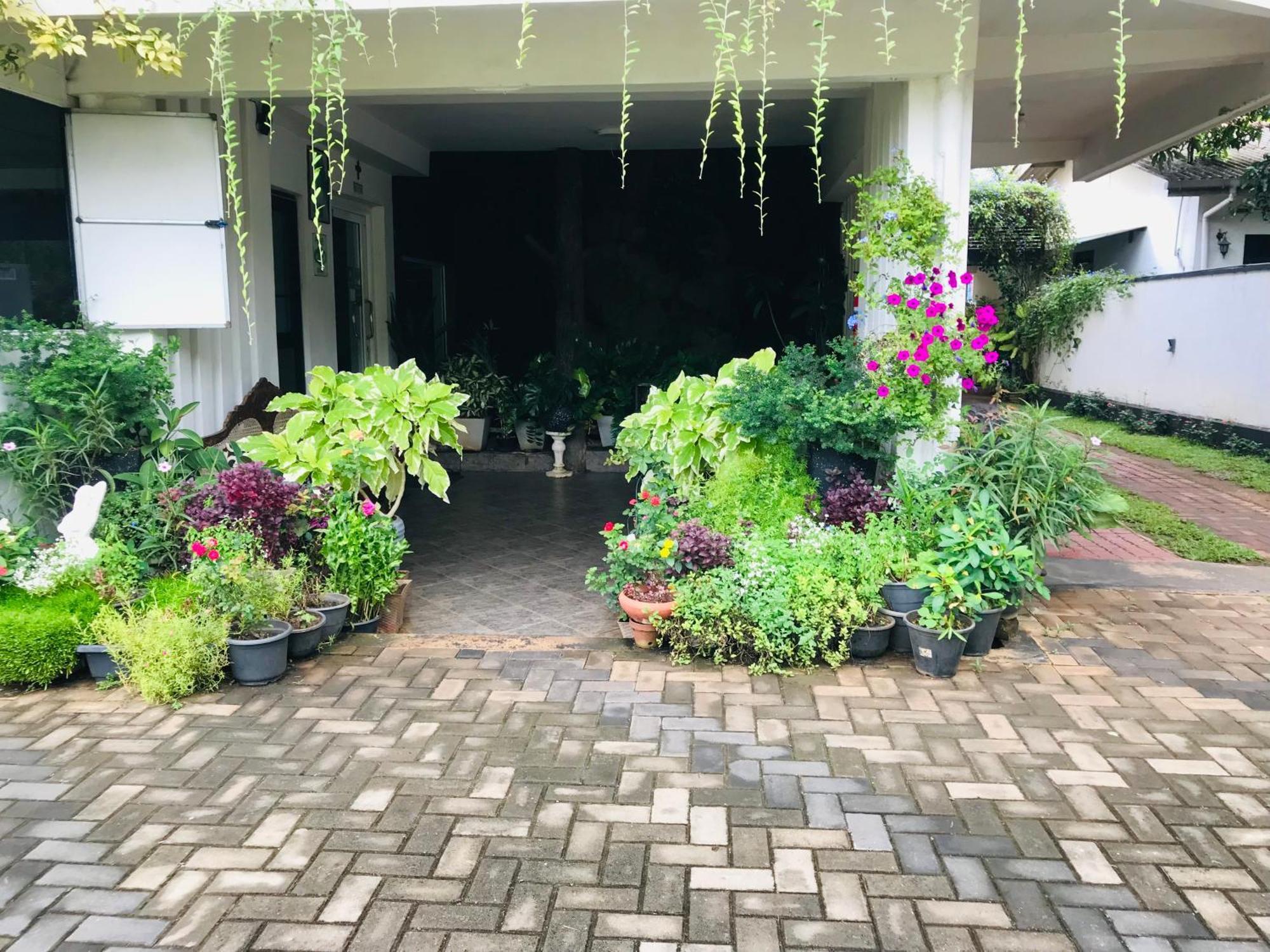 Pinidiya Resort Anurâdhapura Extérieur photo