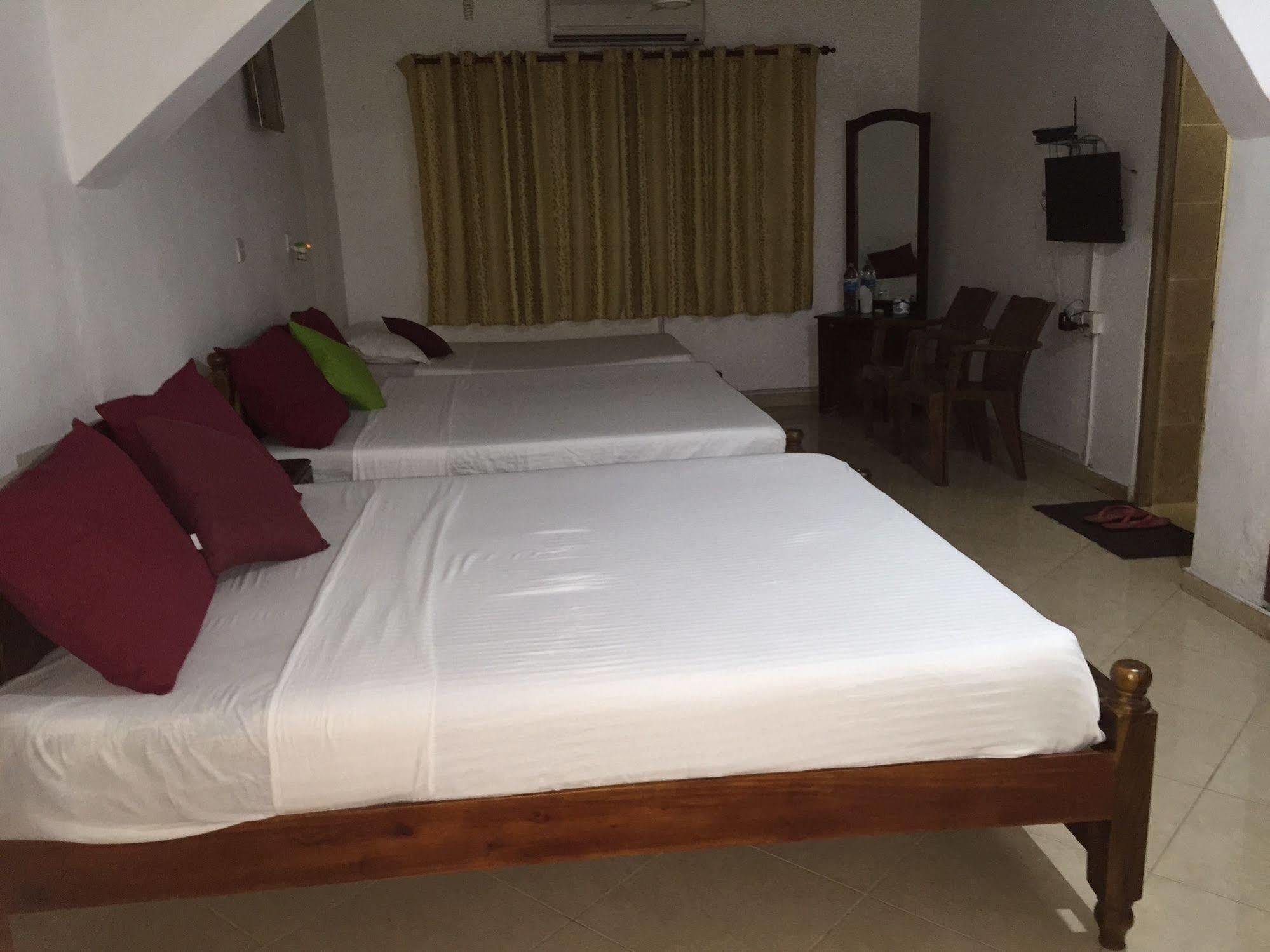 Pinidiya Resort Anurâdhapura Extérieur photo