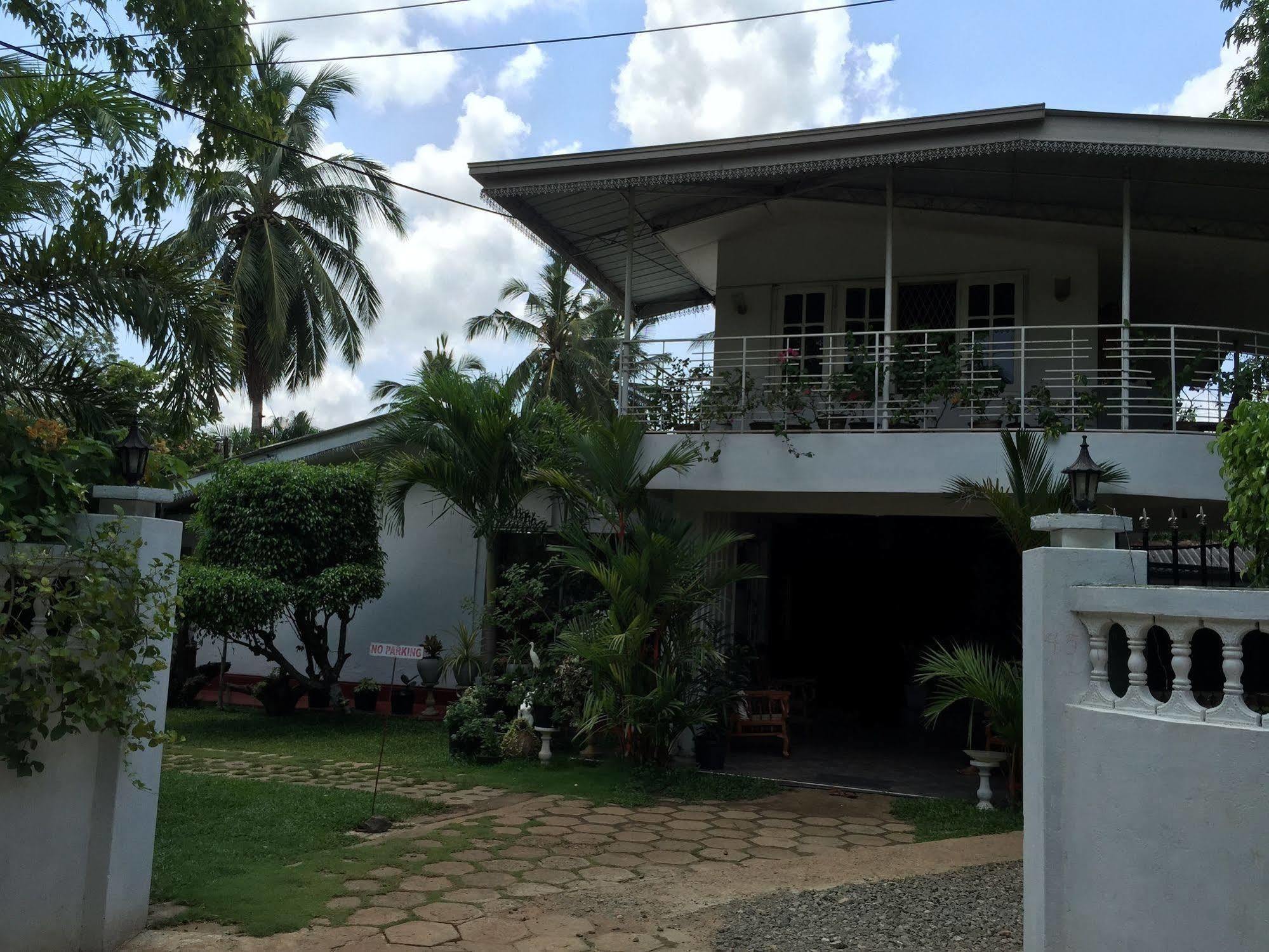 Pinidiya Resort Anurâdhapura Extérieur photo