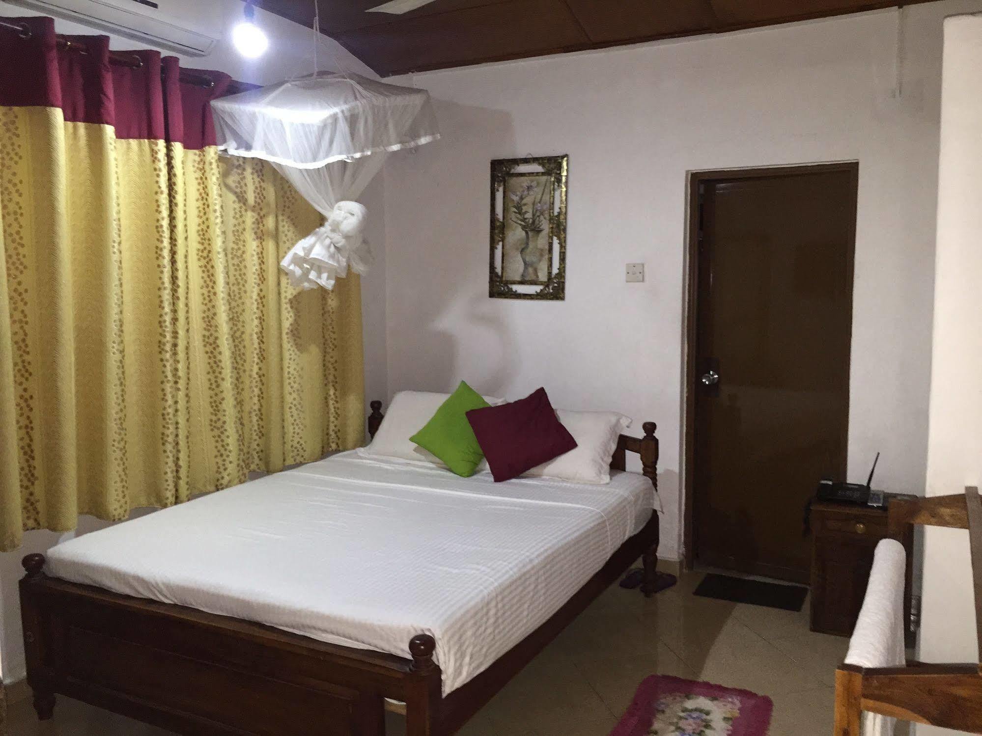 Pinidiya Resort Anurâdhapura Extérieur photo